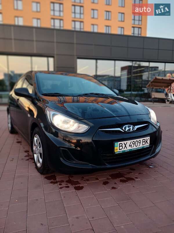 Седан Hyundai Accent 2013 в Нетешине