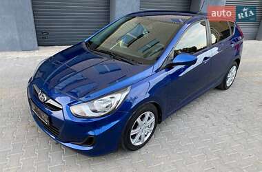 Хэтчбек Hyundai Accent 2015 в 