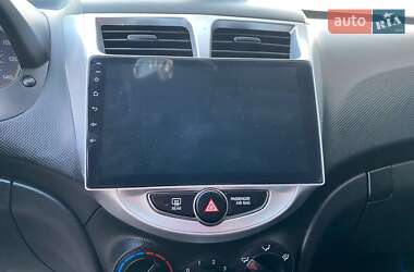 Хэтчбек Hyundai Accent 2015 в 