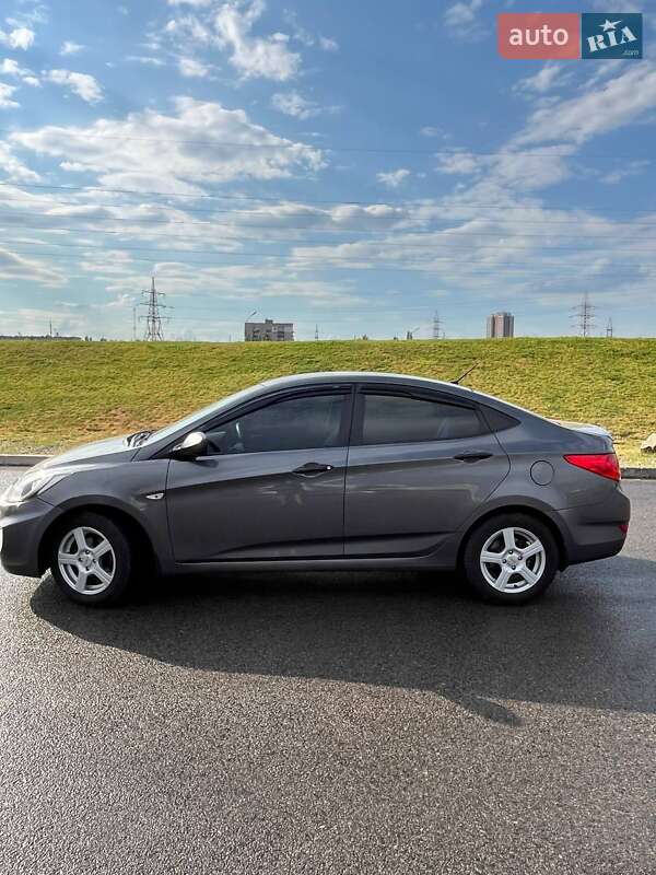 Седан Hyundai Accent 2013 в Дніпрі