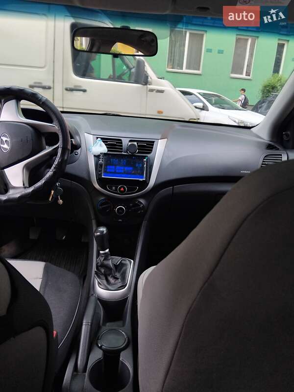 Седан Hyundai Accent 2011 в Києві