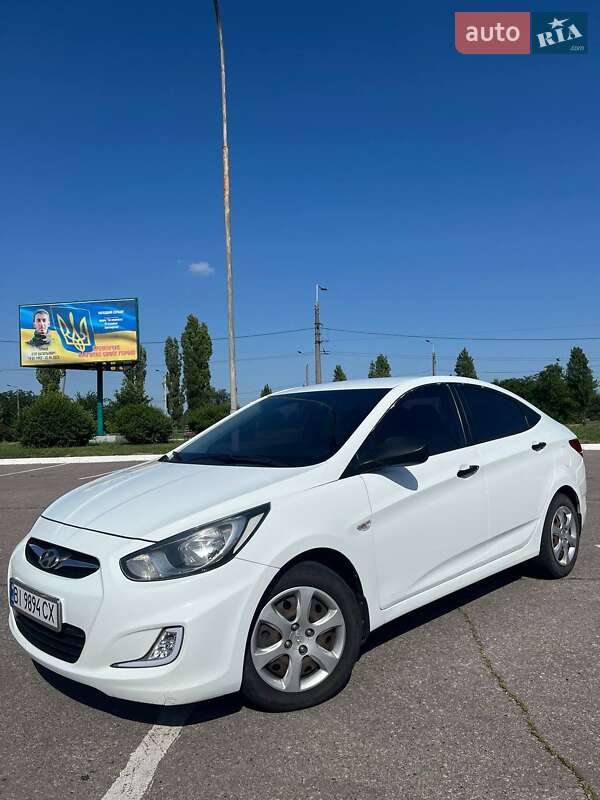 Hyundai Accent 2013
