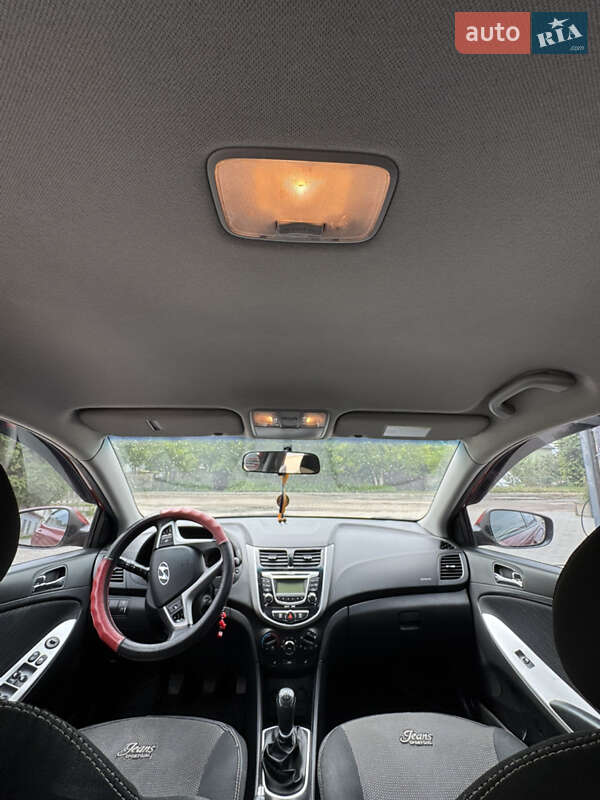 Седан Hyundai Accent 2012 в Славуті