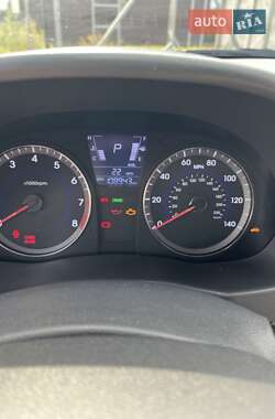 Хэтчбек Hyundai Accent 2013 в 