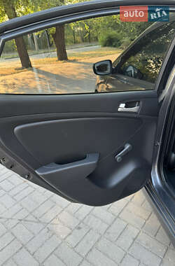 Седан Hyundai Accent 2013 в 