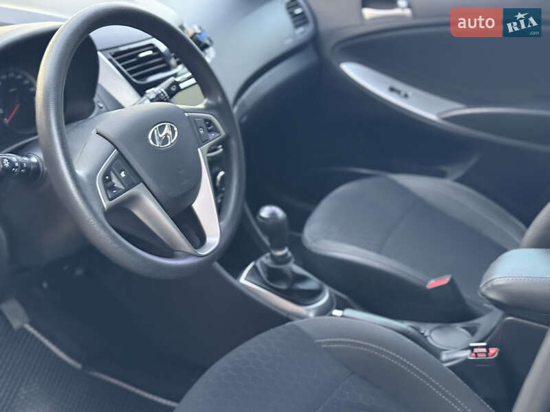 Седан Hyundai Accent 2019 в Днепре