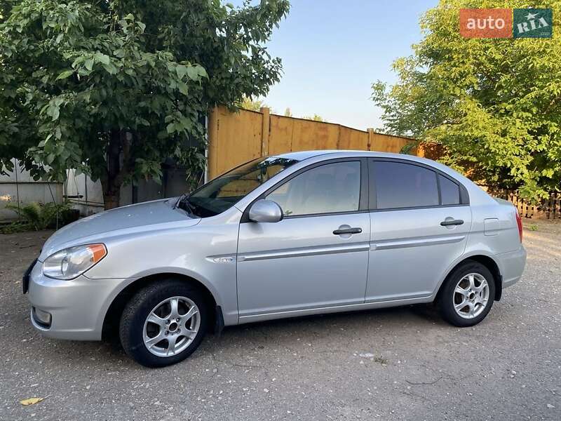 Седан Hyundai Accent 2008 в Путивле