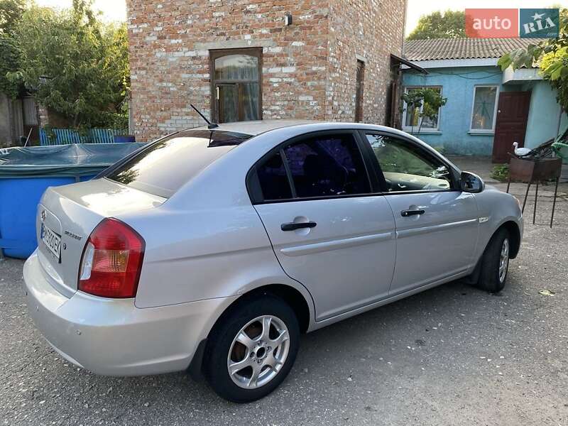 Седан Hyundai Accent 2008 в Путивле