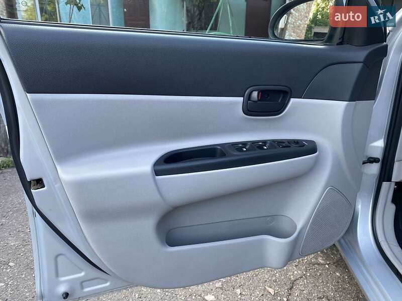 Седан Hyundai Accent 2008 в Путивле