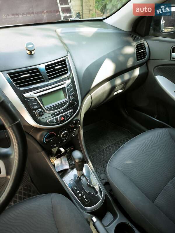 Седан Hyundai Accent 2011 в Павлограді