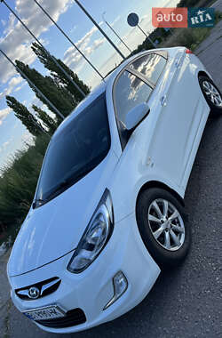 Седан Hyundai Accent 2012 в Глобиному