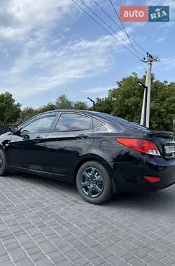 Седан Hyundai Accent 2013 в  фото 6 Седан Hyundai Accent 2013 в