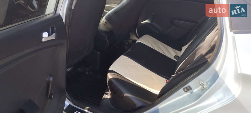 Седан Hyundai Accent 2011 в Черновцах фото 5 Седан Hyundai Accent 2011 в Черновцах
