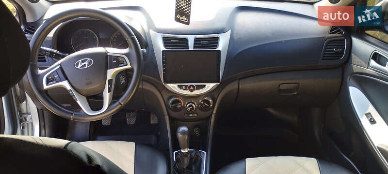 Седан Hyundai Accent 2011 в Черновцах фото 7 Седан Hyundai Accent 2011 в Черновцах