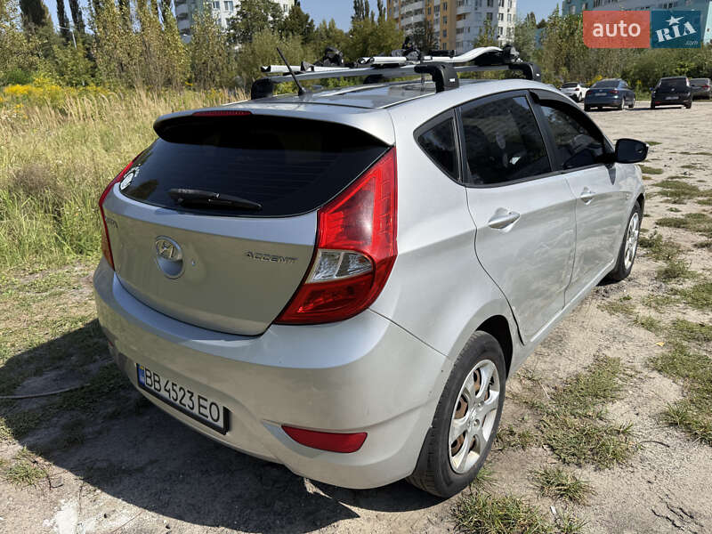 Хэтчбек Hyundai Accent 2013 в Киеве