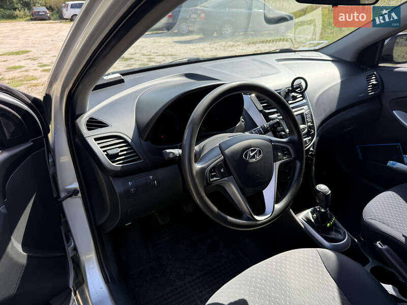 Хэтчбек Hyundai Accent 2013 в Киеве