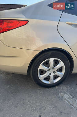 Седан Hyundai Accent 2013 в  фото 6 Седан Hyundai Accent 2013 в