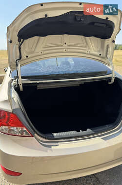 Седан Hyundai Accent 2013 в  фото 7 Седан Hyundai Accent 2013 в
