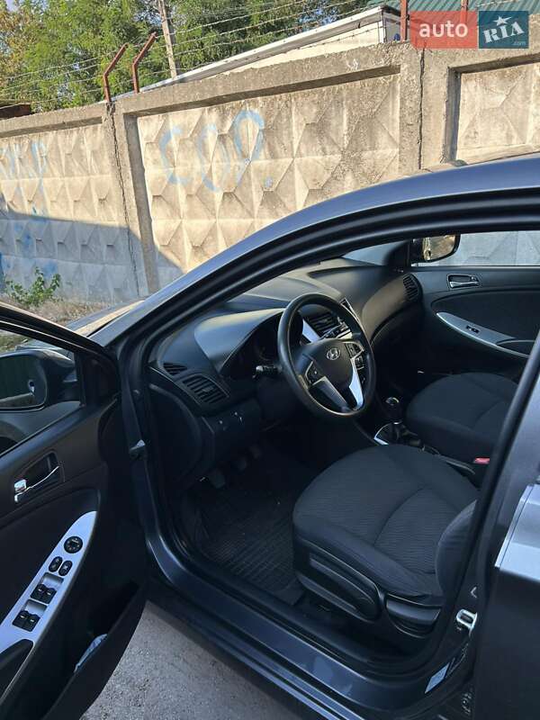 Hyundai Accent 2013