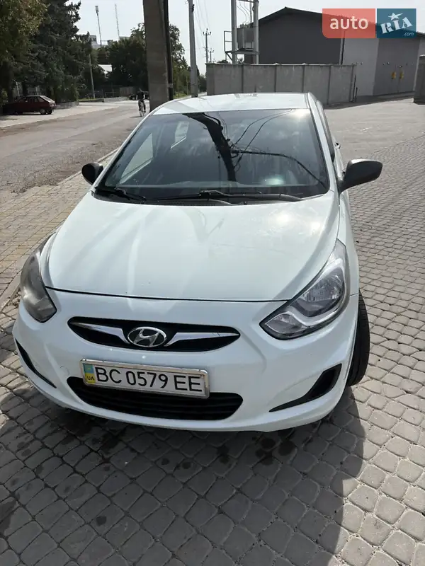 Hyundai Accent 2013