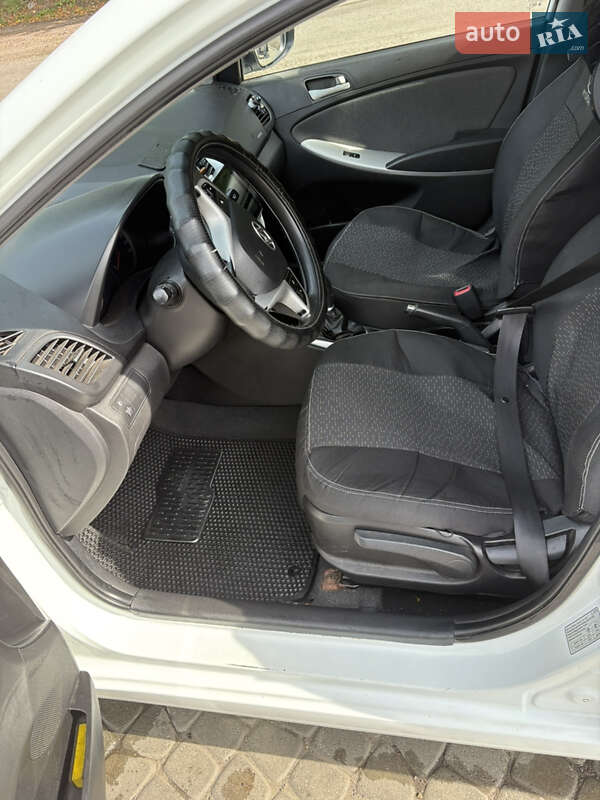 Седан Hyundai Accent 2013 в Львові