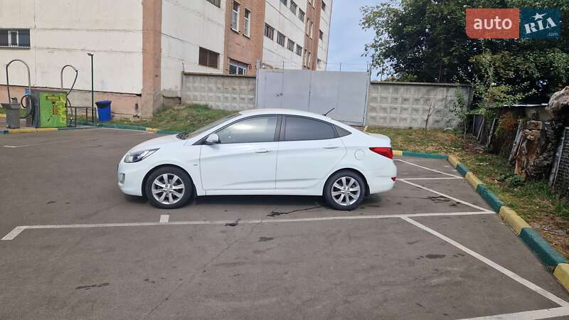 Hyundai Accent 2013