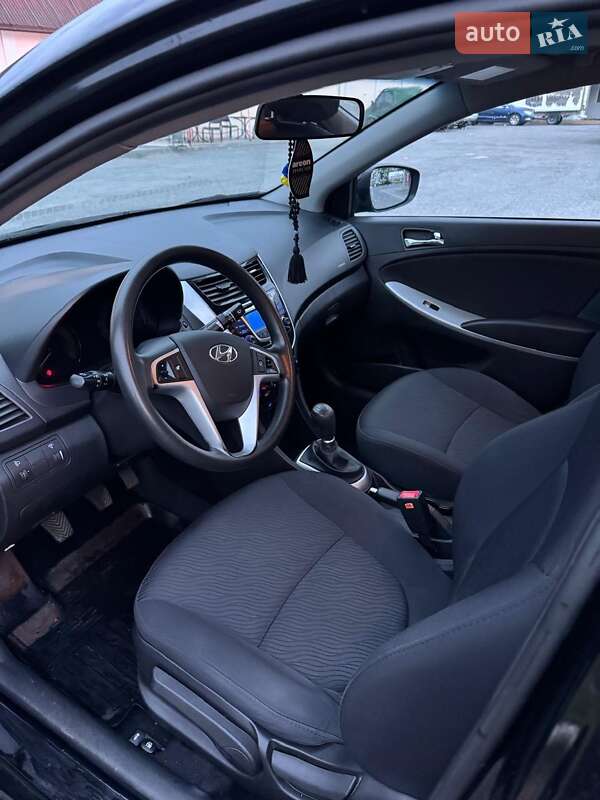 Седан Hyundai Accent 2013 в Ужгороде