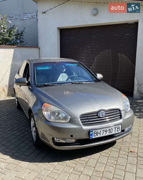 Hyundai Accent 2010