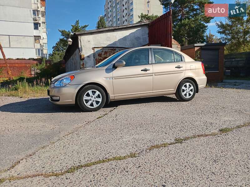 Седан Hyundai Accent 2010 в 