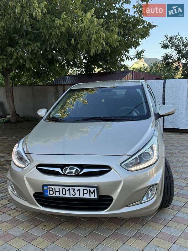 Hyundai Accent 2013 Hyundai Accent 2013