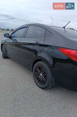 Седан Hyundai Accent 2013 в 
