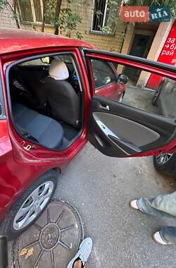 Хэтчбек Hyundai Accent 2013 в 