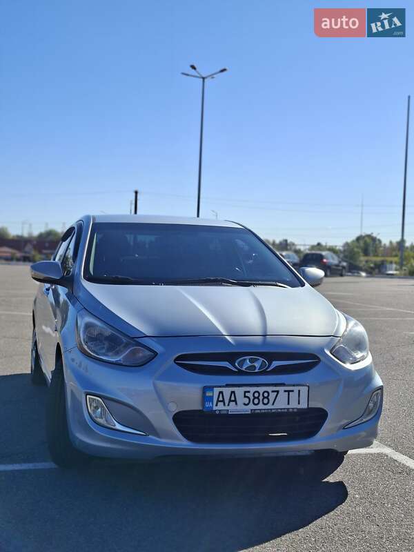 Hyundai Accent 2011