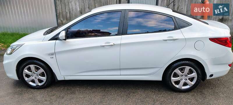 Hyundai Accent 2011