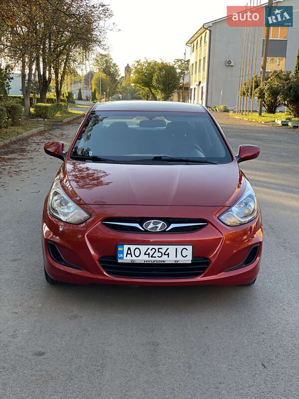 Седан Hyundai Accent 2011 в Мукачево