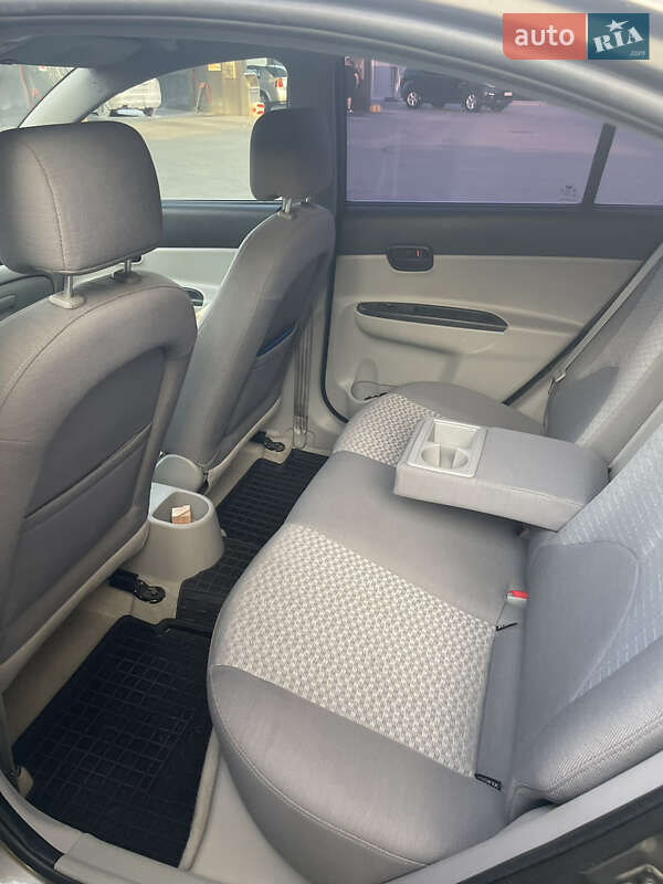Седан Hyundai Accent 2010 в Львове