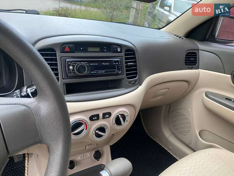 Седан Hyundai Accent 2010 в Виннице