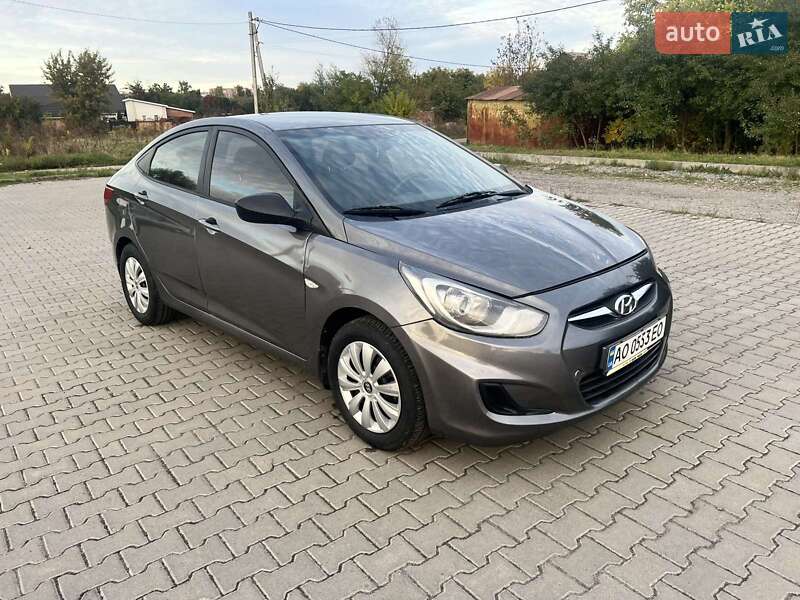 Hyundai Accent 2011