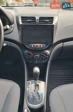 Седан Hyundai Accent 2012 в 