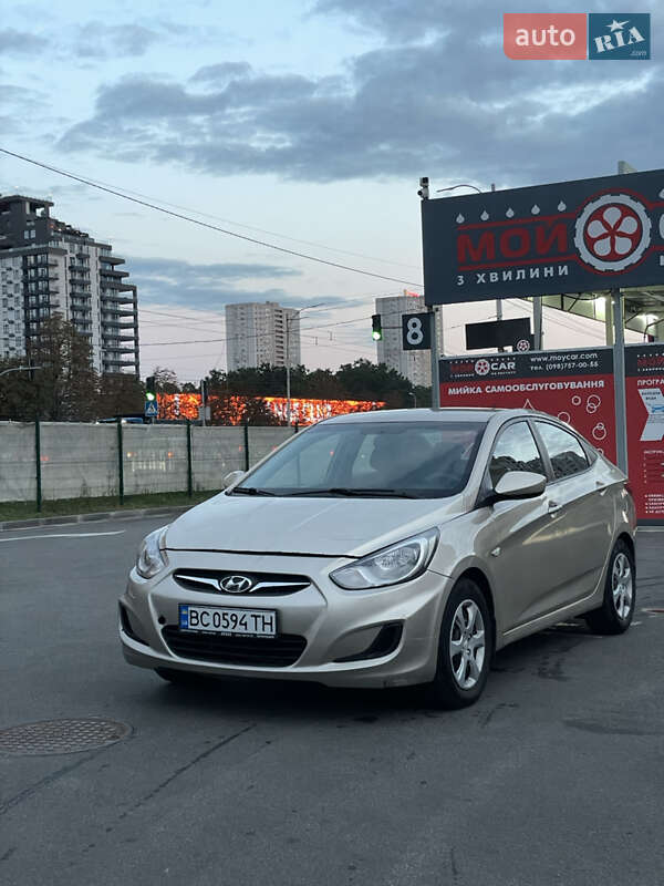 Седан Hyundai Accent 2012 в Киеве