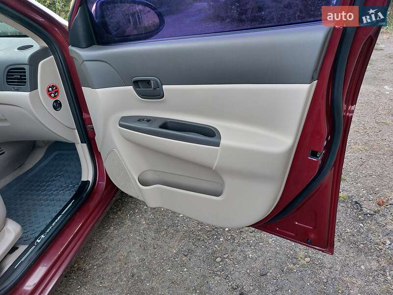 Седан Hyundai Accent 2008 в Кицмани фото 44 Седан Hyundai Accent 2008 в Кицмани