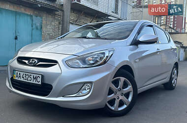Хэтчбек Hyundai Accent 2012 в 