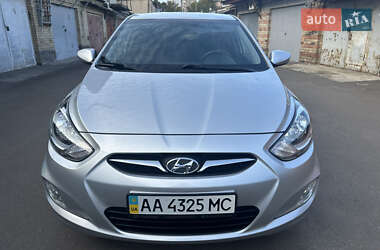 Хэтчбек Hyundai Accent 2012 в 