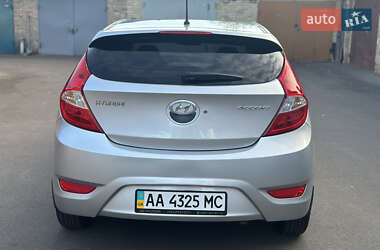 Хэтчбек Hyundai Accent 2012 в 
