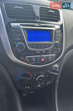 Хэтчбек Hyundai Accent 2012 в 