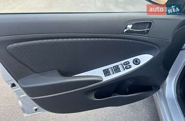 Хэтчбек Hyundai Accent 2012 в 
