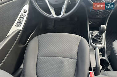 Хэтчбек Hyundai Accent 2012 в 