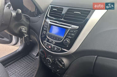 Хэтчбек Hyundai Accent 2012 в 