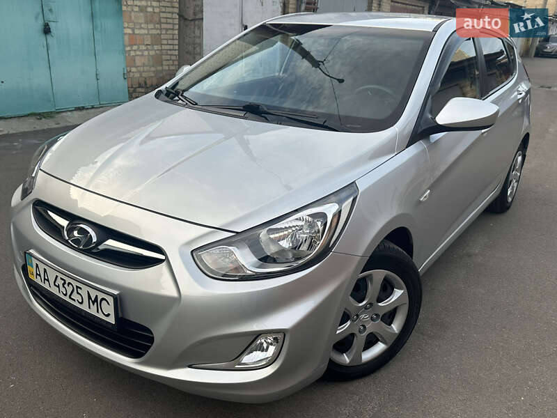 Хэтчбек Hyundai Accent 2012 в 