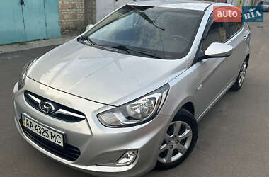 Хэтчбек Hyundai Accent 2012 в 